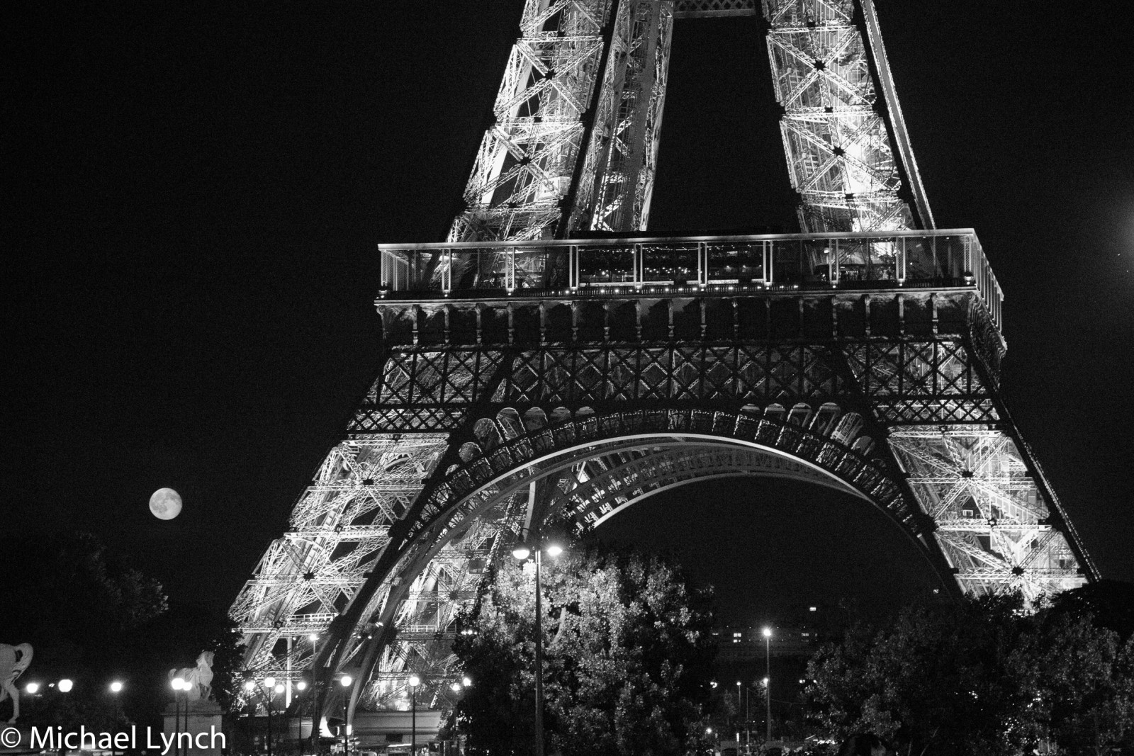 Moonrise in Paris